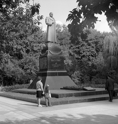 Памятник генералу армии Н. Ф. Ватутину в Киеве. И. Гольденгершель / РИА Новости