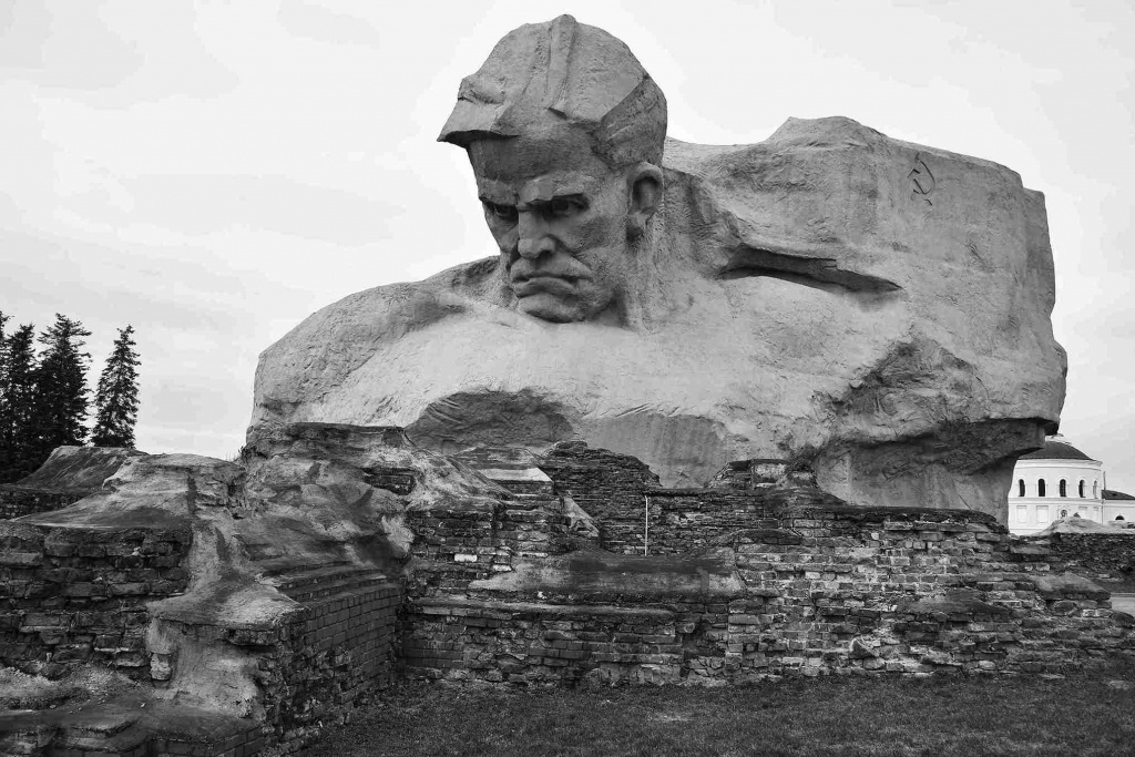 Памятник защитникам Брестской крепости на территории мемориального комплекса «Брестская крепость – герой» © РИА Новости / В. Толочко